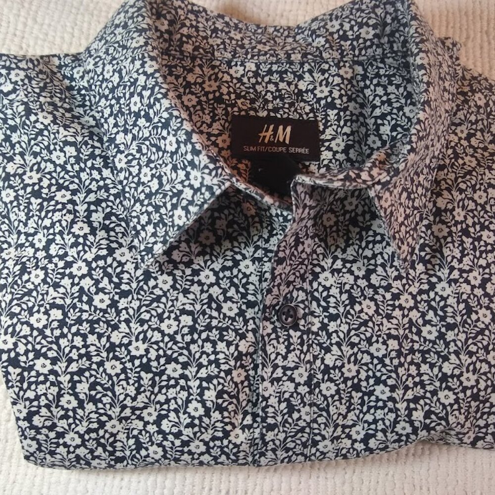 H&M slim fit L Men's button down long sleeve - navy + white floral